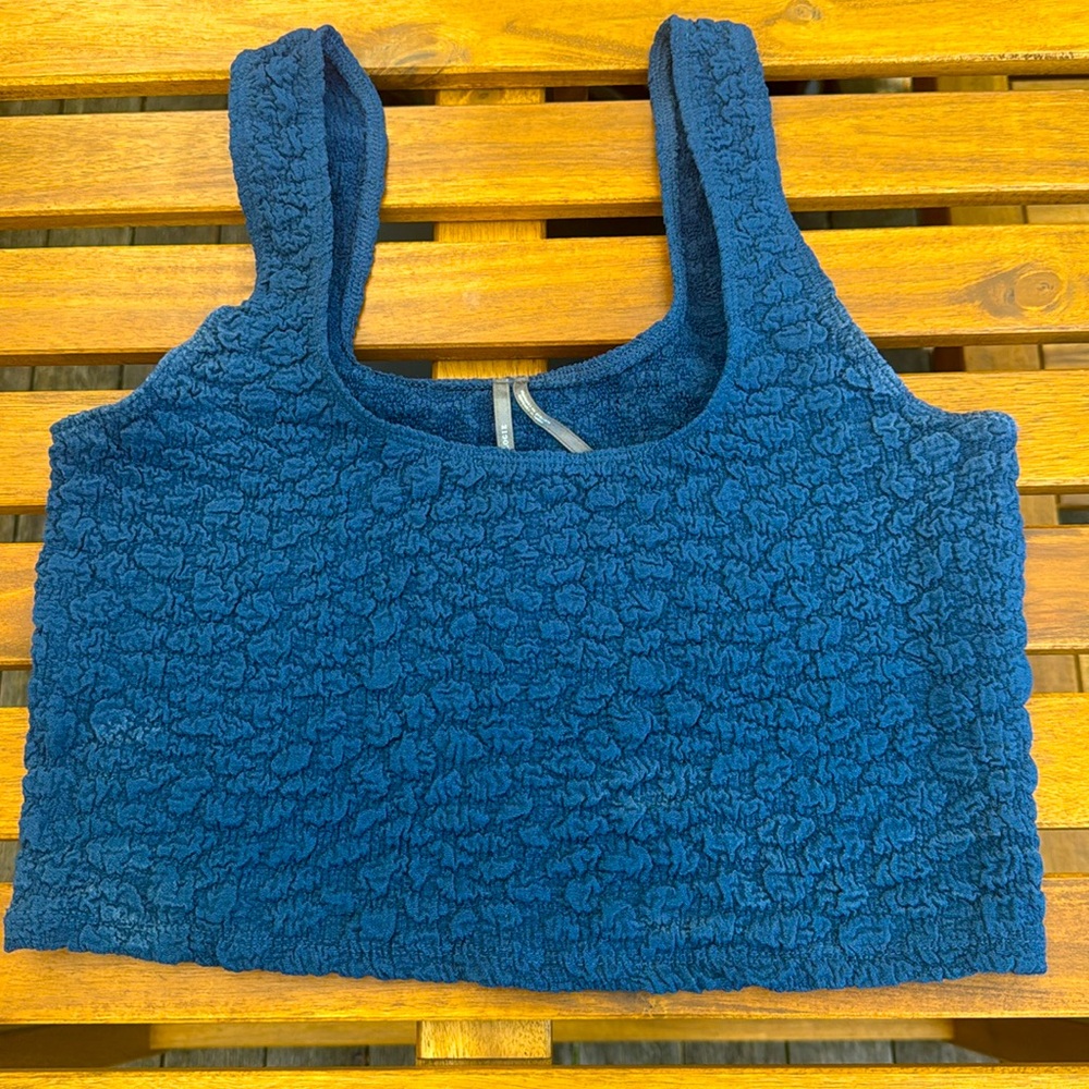 Anthropologie stretch cropped tank. Navy. Size M. poly w/ 5% elastane. Cambodia